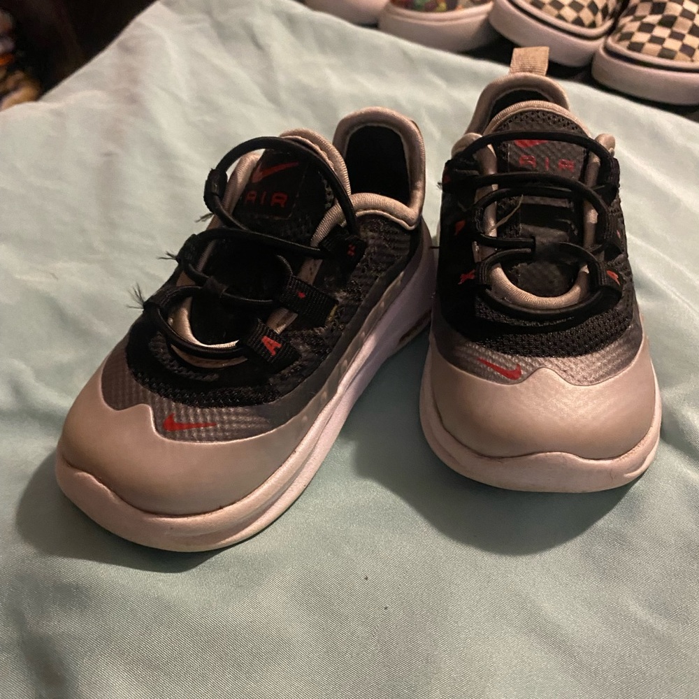 Size 5 toddler boy Nike Airmax